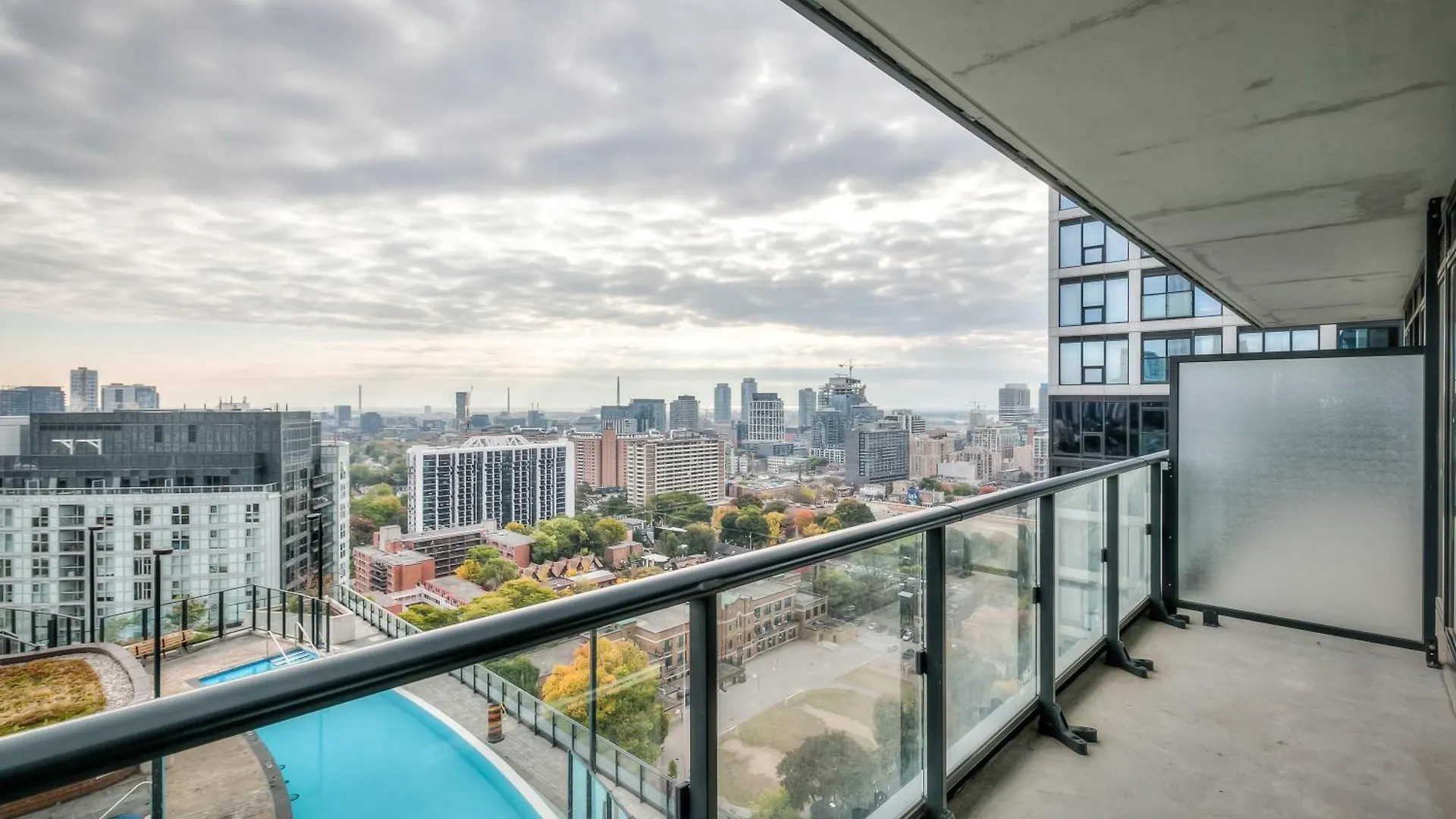 Rivetstays - The Jarvis Toronto 0*,  Canada