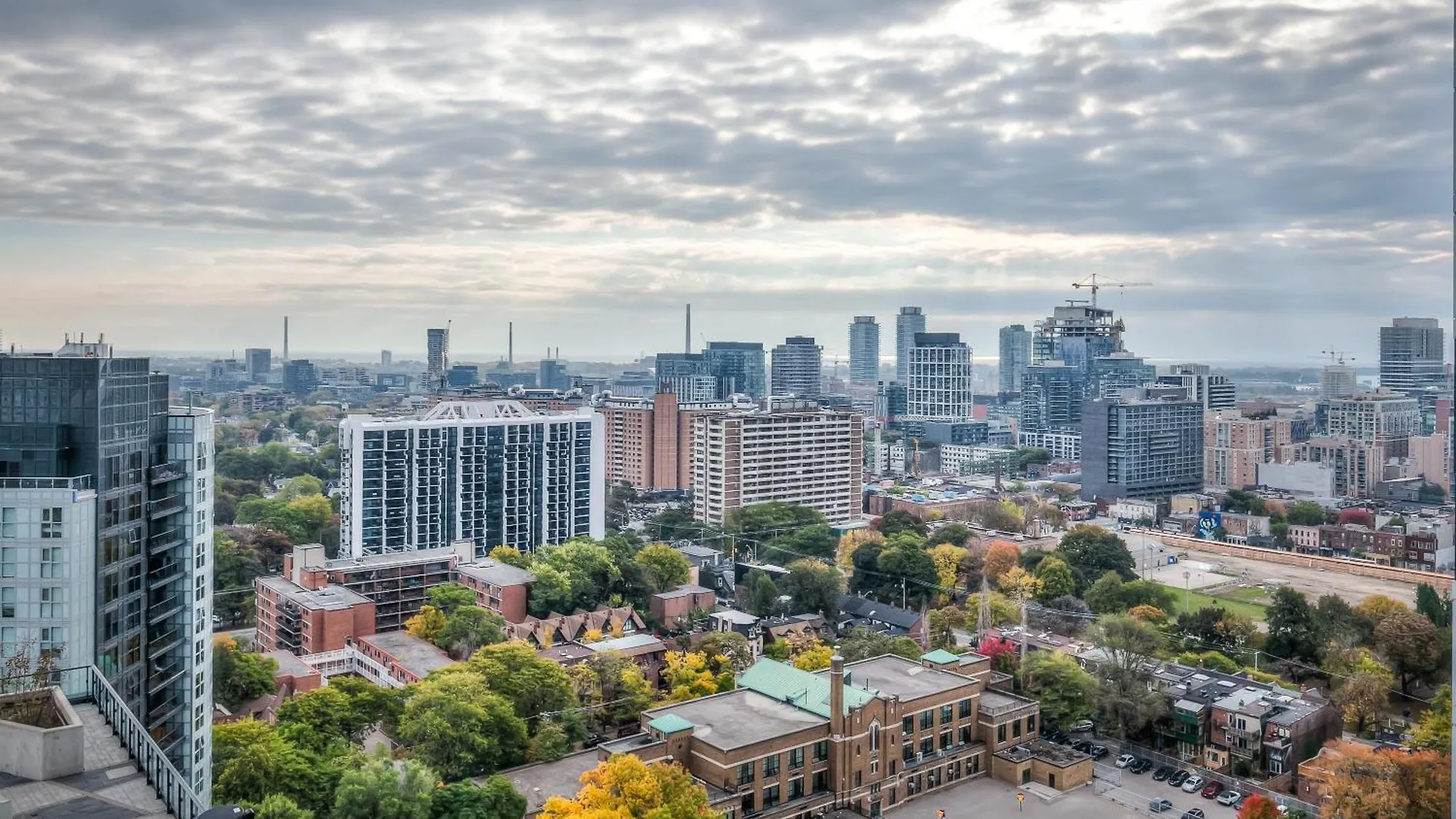 Rivetstays - The Jarvis Toronto Apartment