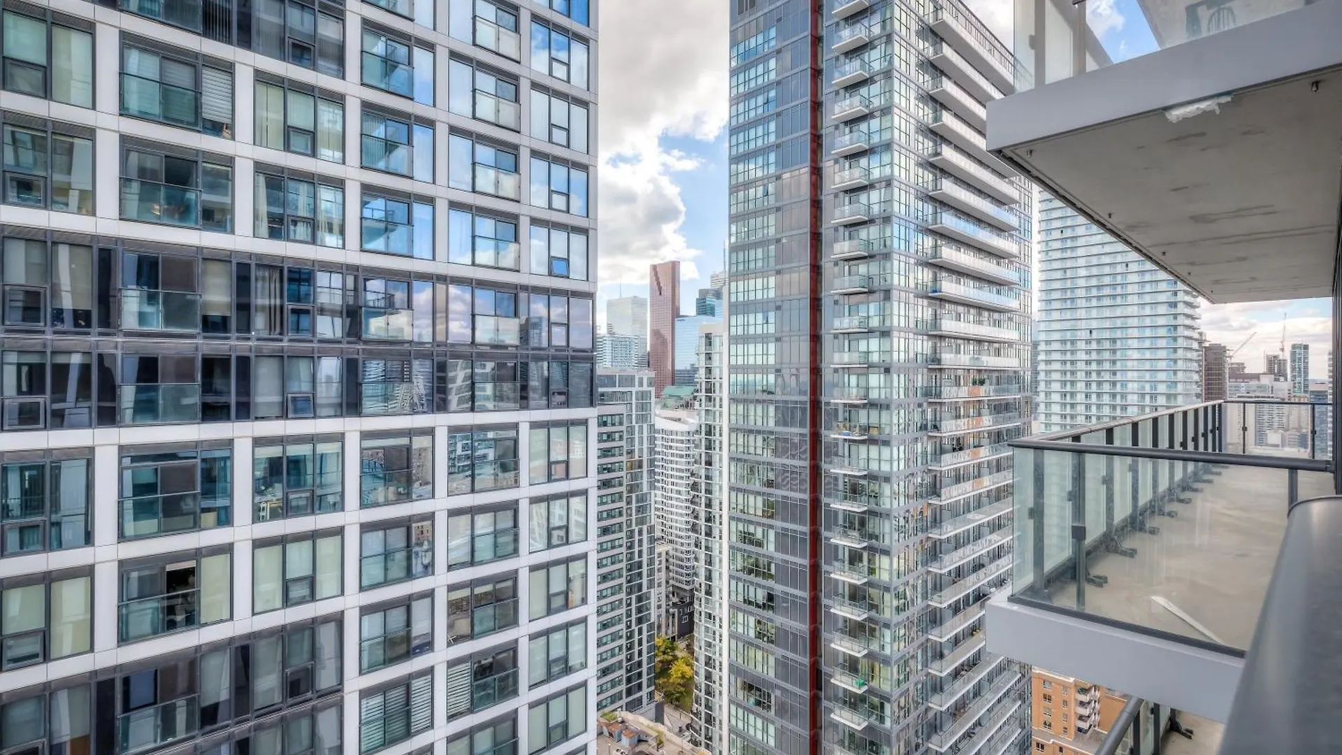 Apartment Rivetstays - The Jarvis Toronto